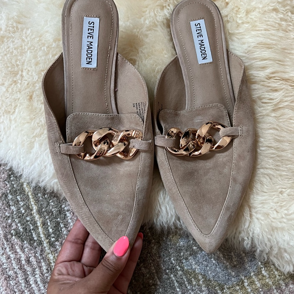 NWOT Steve Madden gold chain taupe mule — size 11